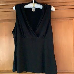 Woman’s White House black market sleeveless blouse